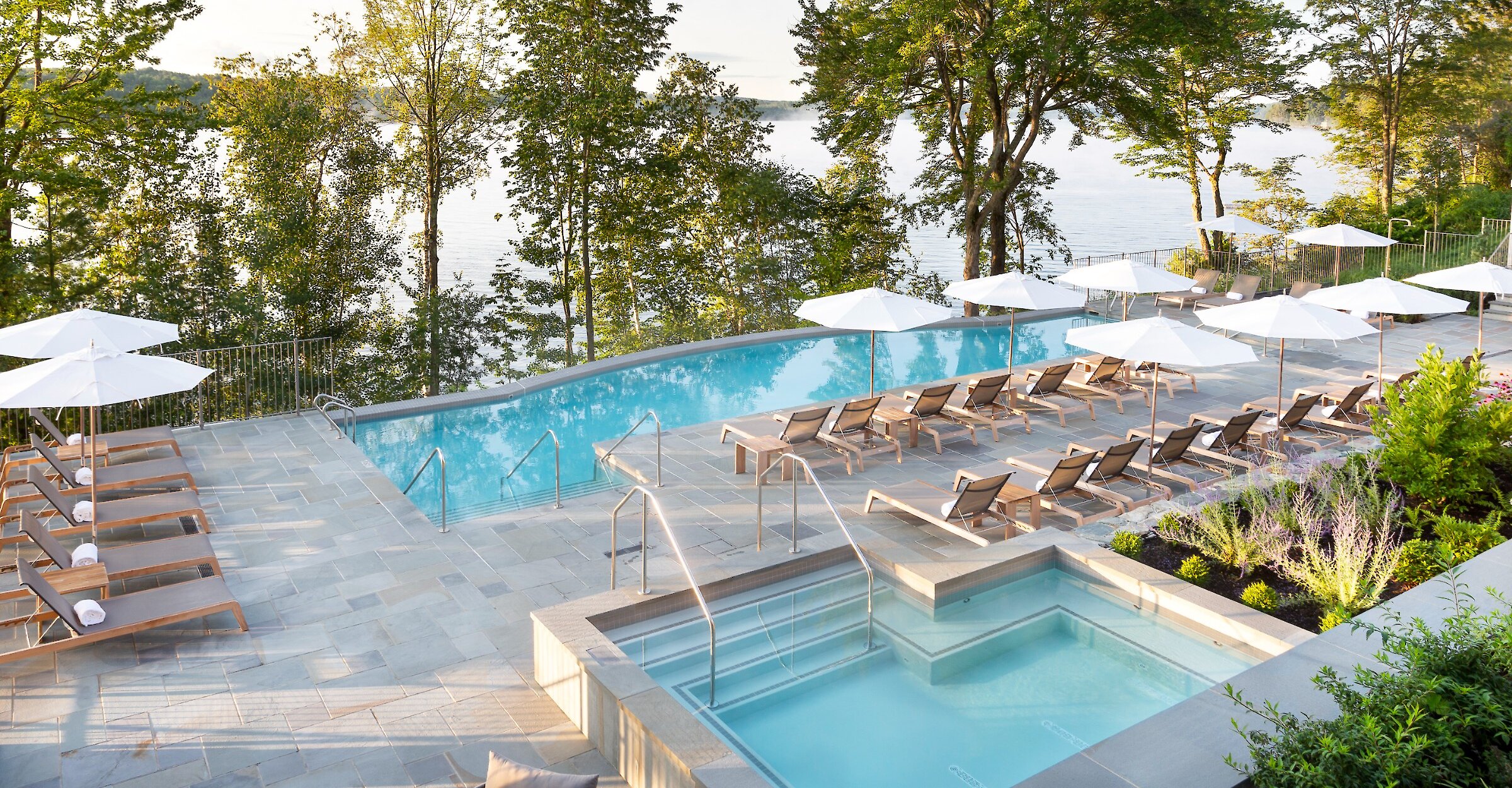 Vue de la piscine du Spa